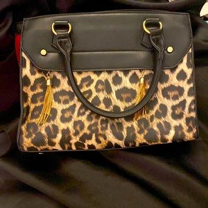 IM🖤 FASHION SACHET BAG RED, BLACK AND LEOPARD. Beautiful bag.In great condition.